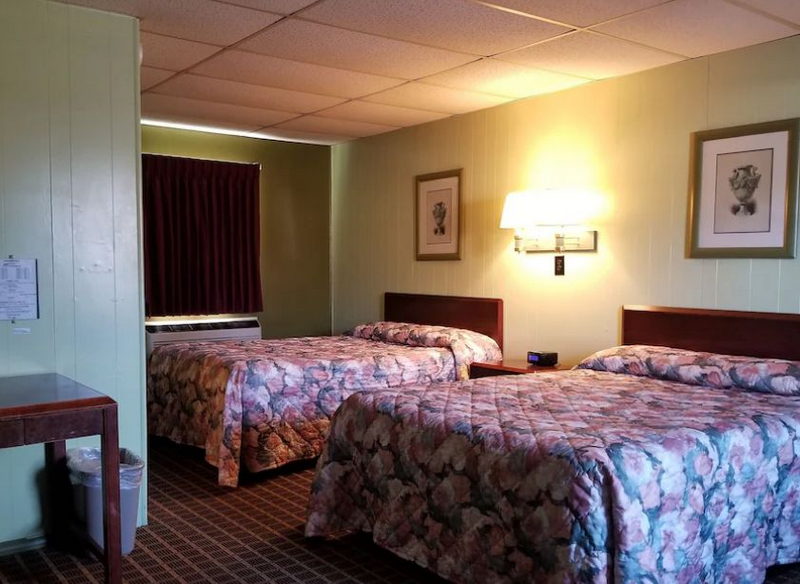 Parkview Motel - From Web Listing (newer photo)